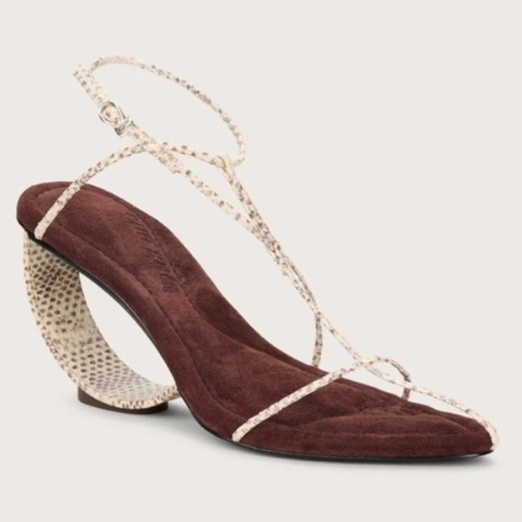 Cult Gaia
Novah Sandal - Picture 1 of 13